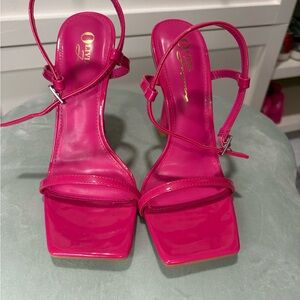 Chic Fuchsia Strappy Heels